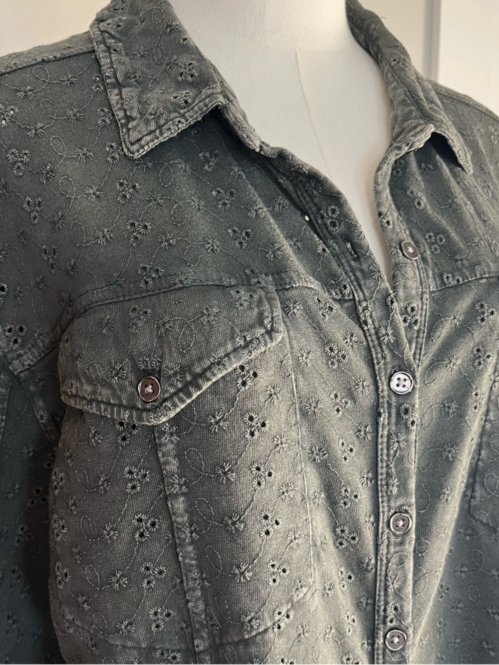 Free People Army Green Eyelet Tunic Top Button Up Boho Size L - Picture 10 of 14